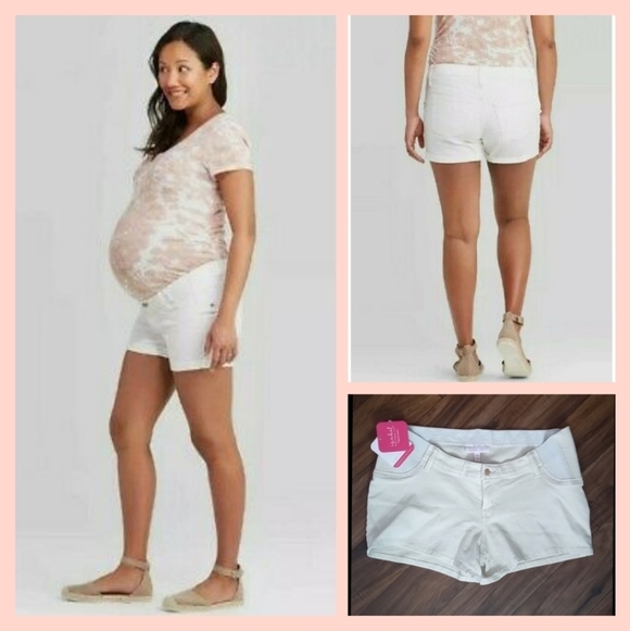 Isabel Maternity by Ingrid & Isabel Pants - Isabelle Maternity Midi Jean Shorts w/ Expandable Side Panels Size 14